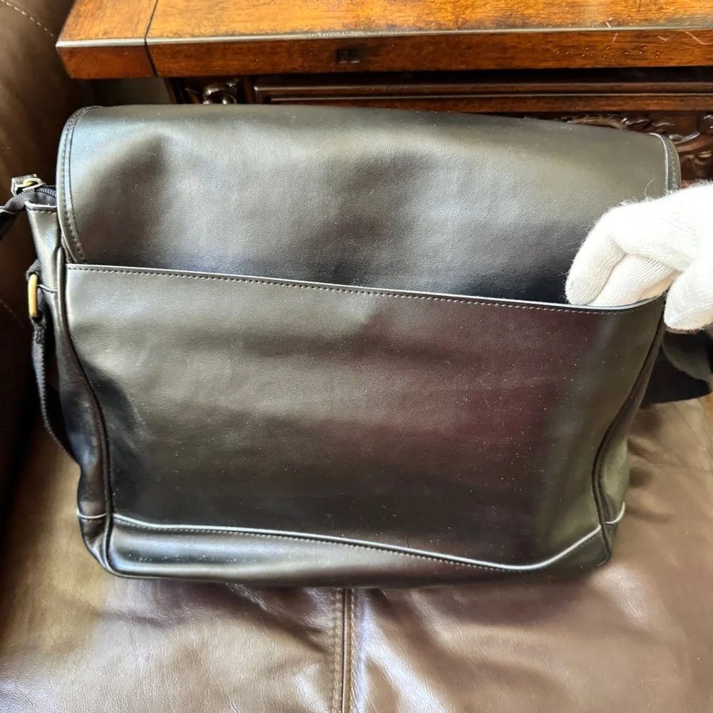 “Leathario” Black Leather Messenger Bag